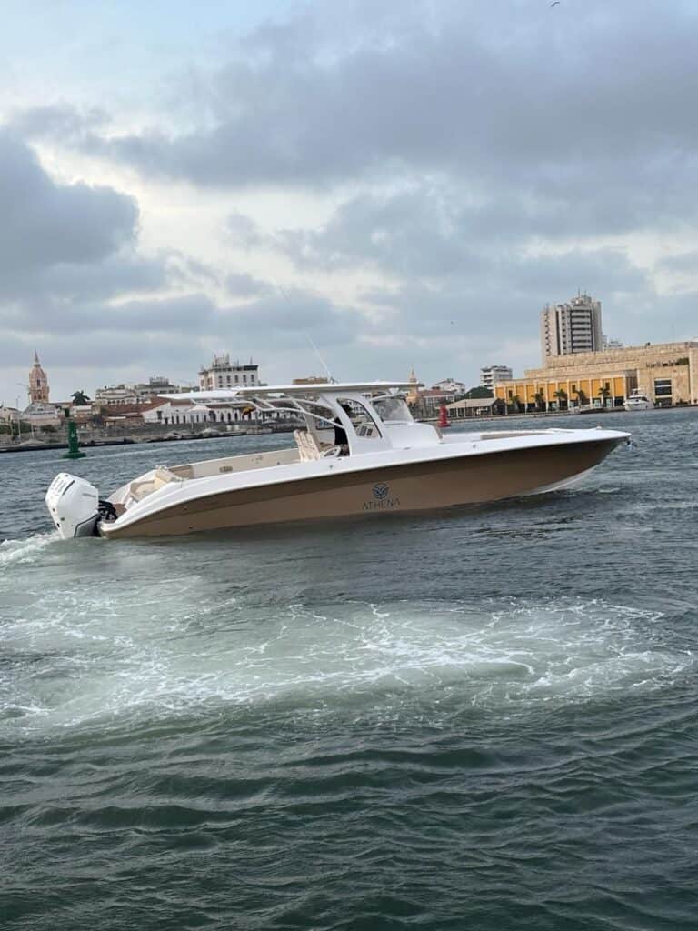 Lancha Luxury Cruiser 41′ en Cartagena (foto 2 de 18)