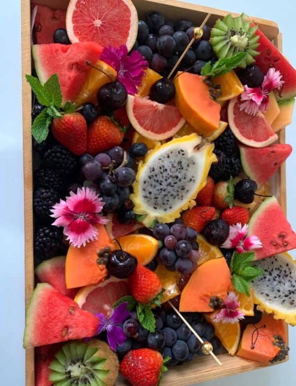Bandeja de frutas tropicales