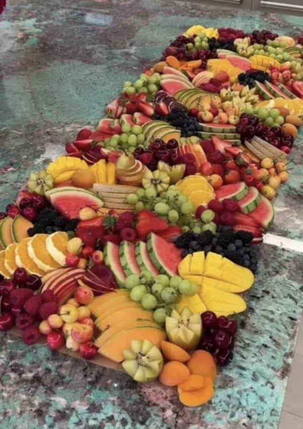 Tabla de frutas tropicales para picar