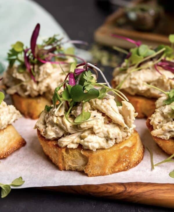 Crostinis de pollo cremoso (12 unidades)