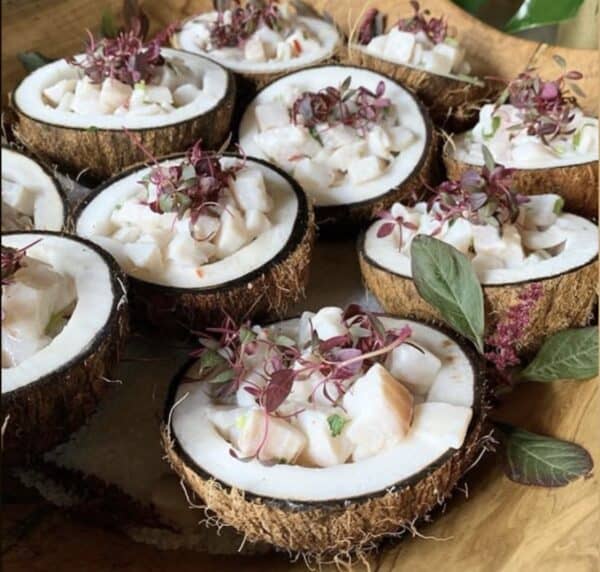Ceviche en vasitos de coco (12 unidades)