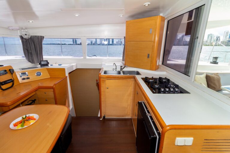 Catamarán de vela Lagoon 400 en Cartagena (foto 13 de 20)