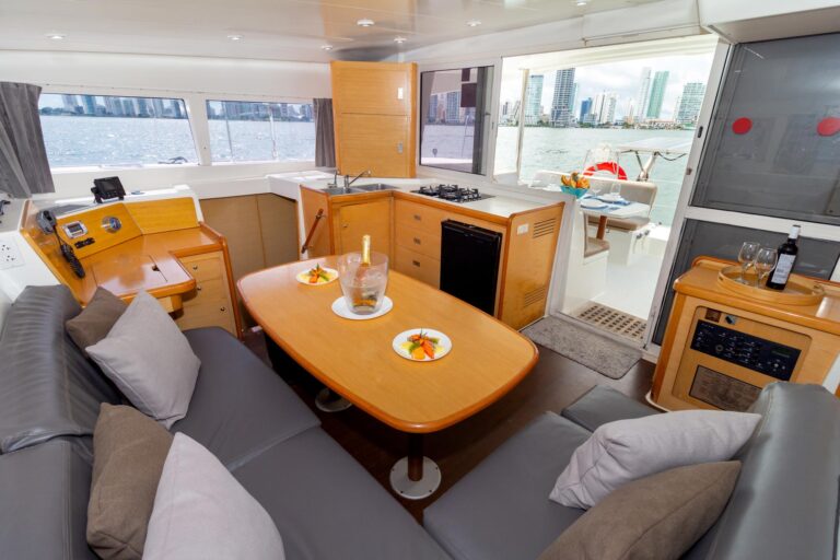 Catamarán de vela Lagoon 400 en Cartagena (foto 12 de 20)