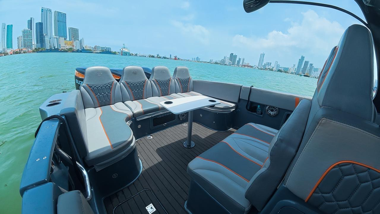 Aft bench seating with side table on the speedboat