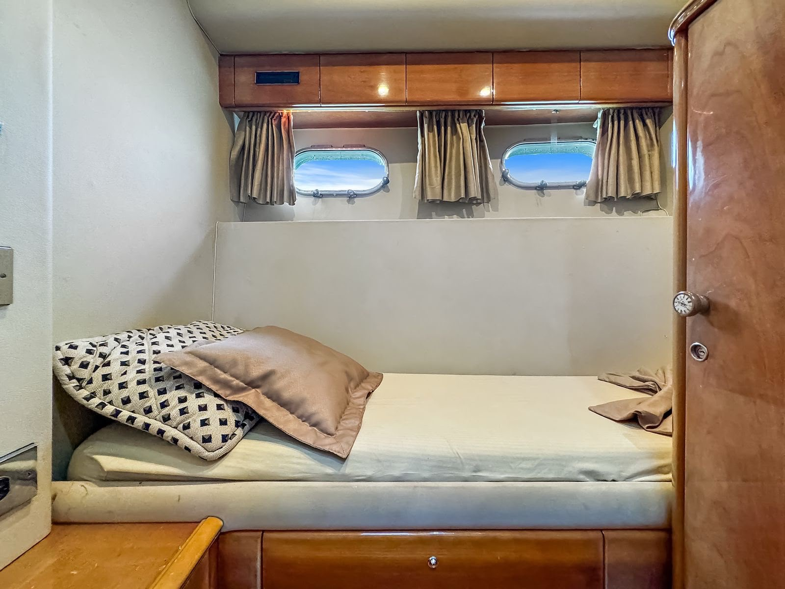 Guest stateroom with en-suite comfort