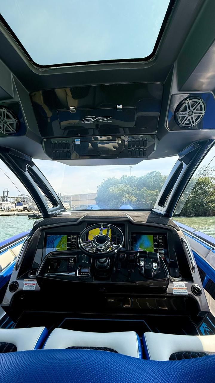 Helm and hardtop with sunroof on the 42 Racing speedboat