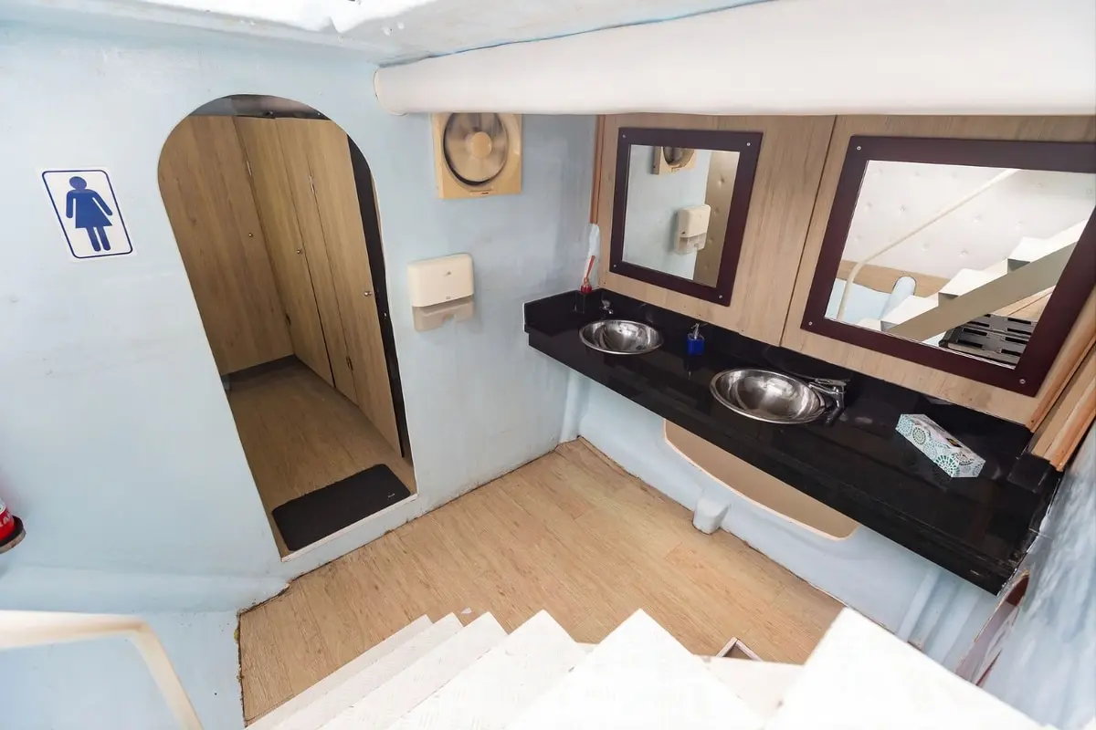 Bathroom on board the 87 event catamaran