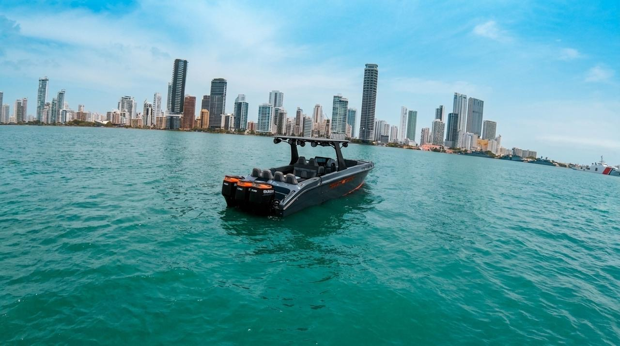 Stern view of the 38' luxury speedboat off Cartagena