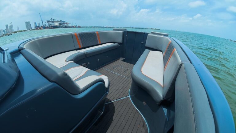 Lancha Luxury Speedboat 38′ en Cartagena (foto 9 de 13)