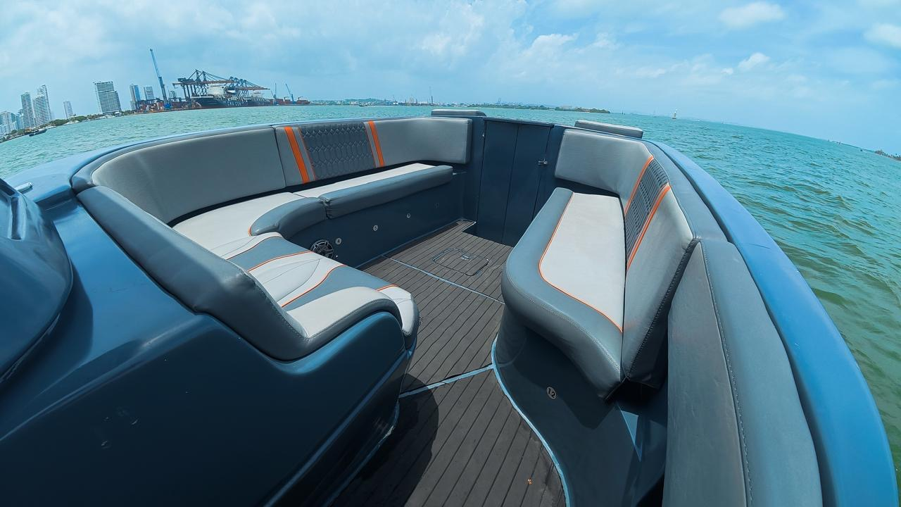Bow U-shaped lounge seating with sun pads