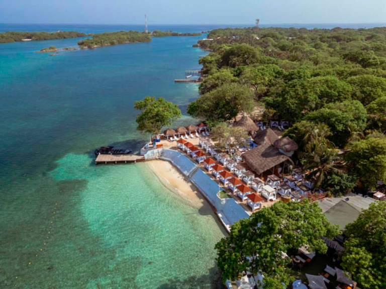 Bora Bora Beach Club, Islas del Rosario: vista aerea de la playa y las camas del beach club