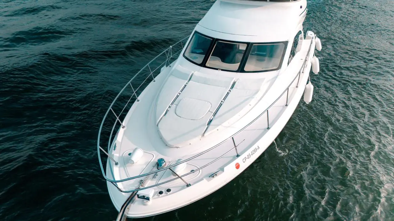 Bow and foredeck of the 44 Sea Ray flybridge from above