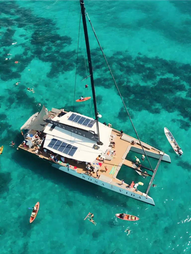 Catamarán Bonavida navegando hacia las Islas del Rosario, Cartagena, foto 4