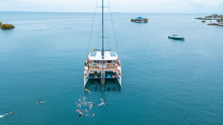 Catamarán Bonavida navegando hacia las Islas del Rosario, Cartagena, foto 4
