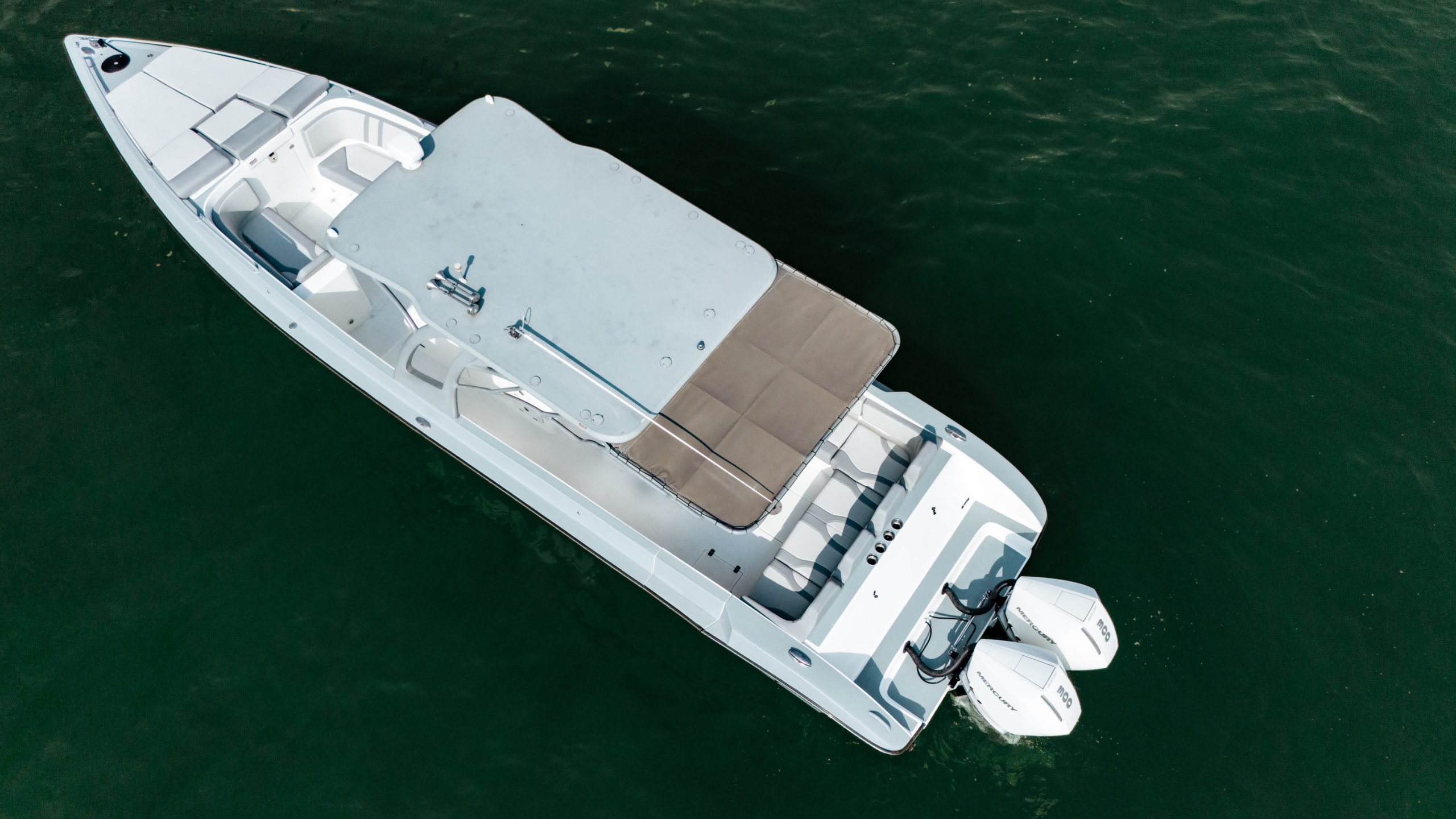 Stern aerial with twin Mercury engines