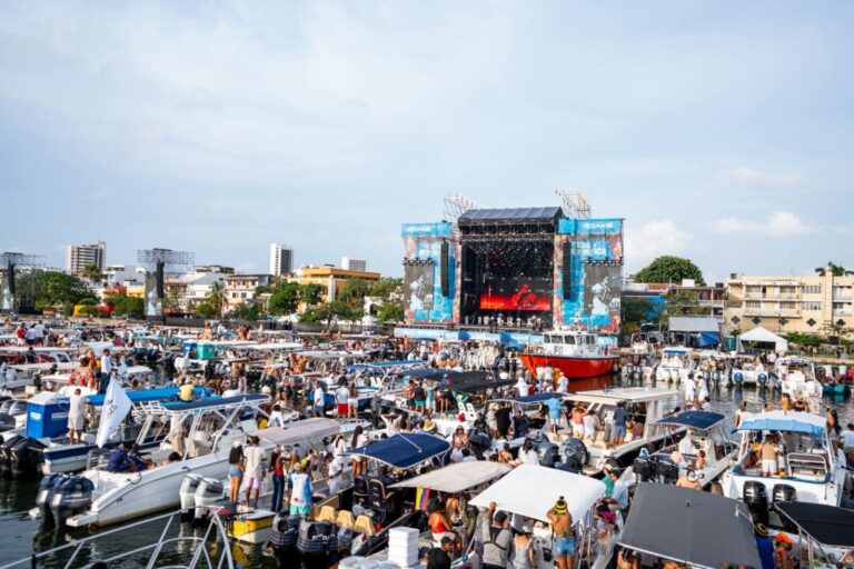 Festival Náutico de Cartagena: embarcaciones en la bahía durante las Fiestas de Independencia