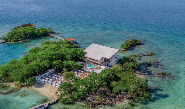 Pao Pao Hotel y Beach Club, isla privada de las Islas del Rosario, vista aérea con su muelle y piscina
