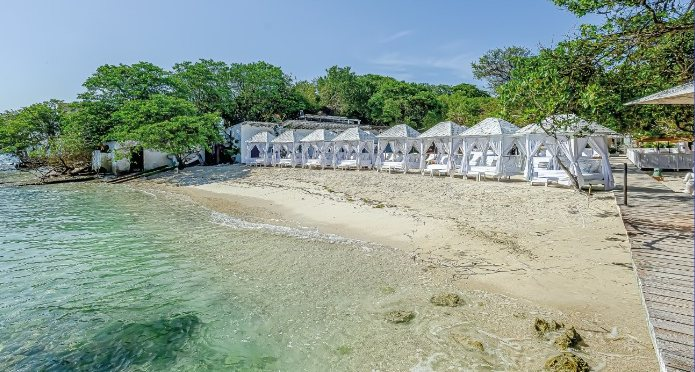 Pao Pao Hotel y Beach Club, isla privada de las Islas del Rosario, vista aérea con su muelle y piscina