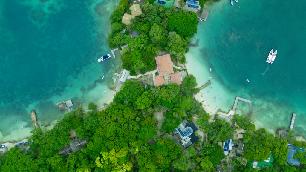 Paue Beach Lounge, Islas del Rosario: vista aerea de la isla y el mar turquesa
