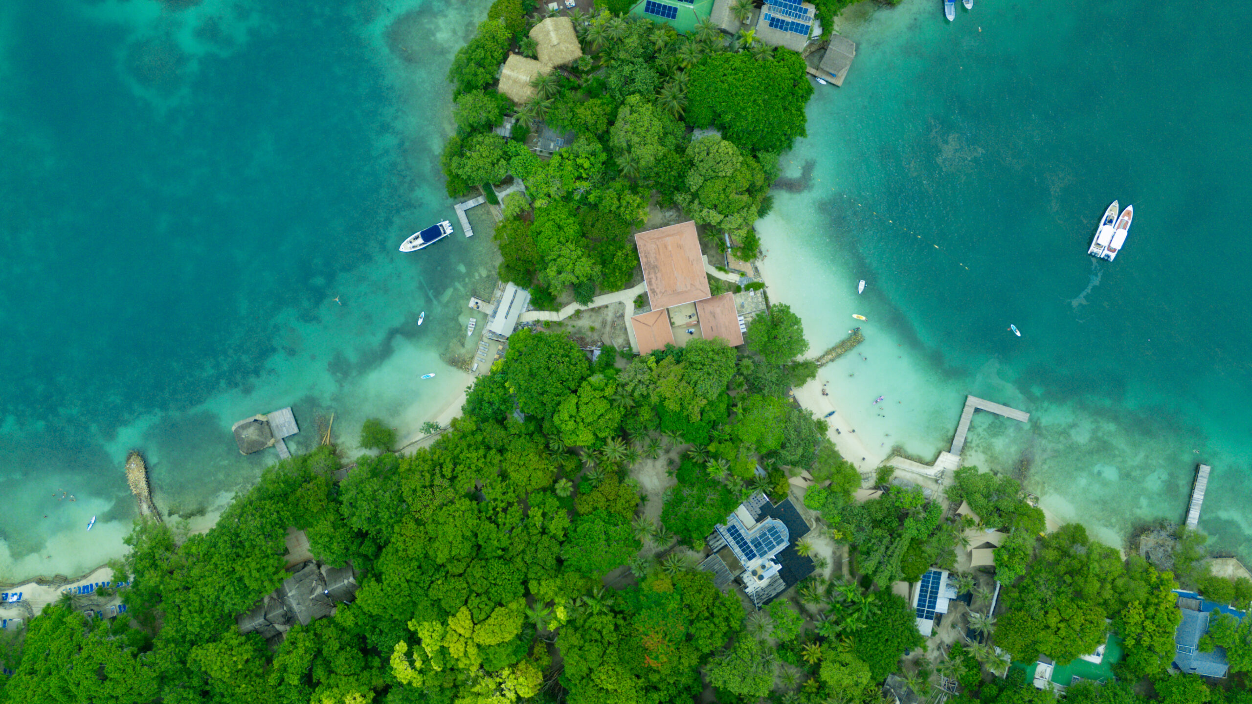 Paue Beach Lounge, Islas del Rosario: vista aerea de la isla y el mar turquesa