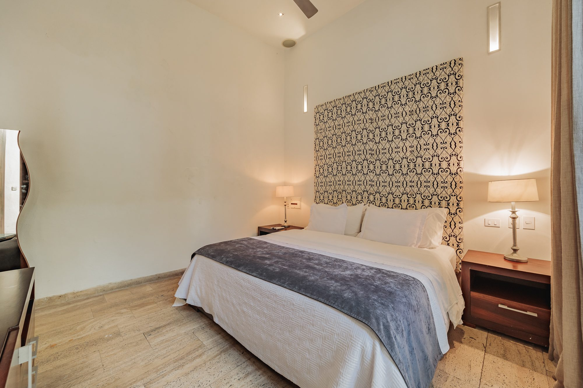 Walled City villa Cartagena — colonial mansion, patio pool and suites