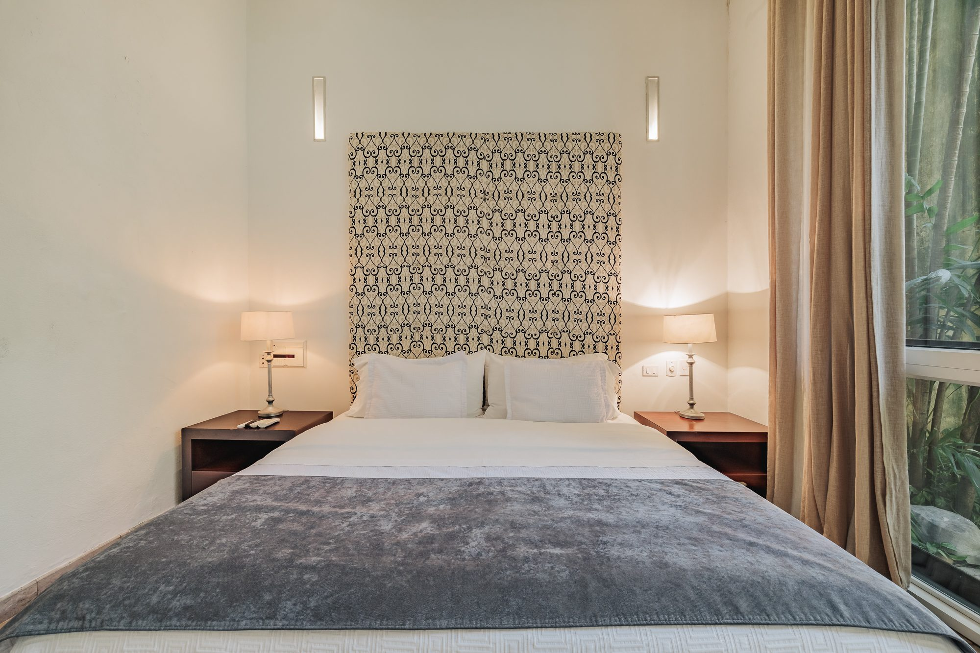 Walled City villa Cartagena — colonial mansion, patio pool and suites