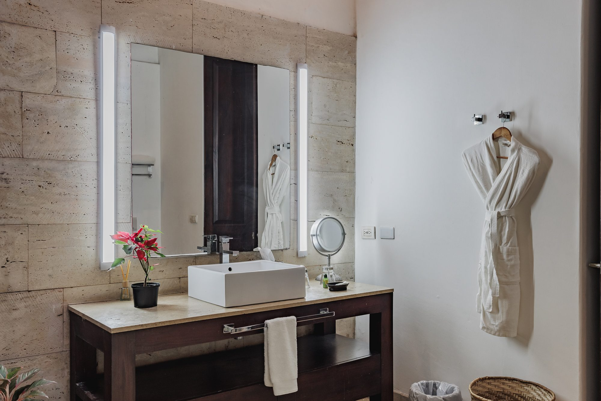 Walled City villa Cartagena — colonial mansion, patio pool and suites