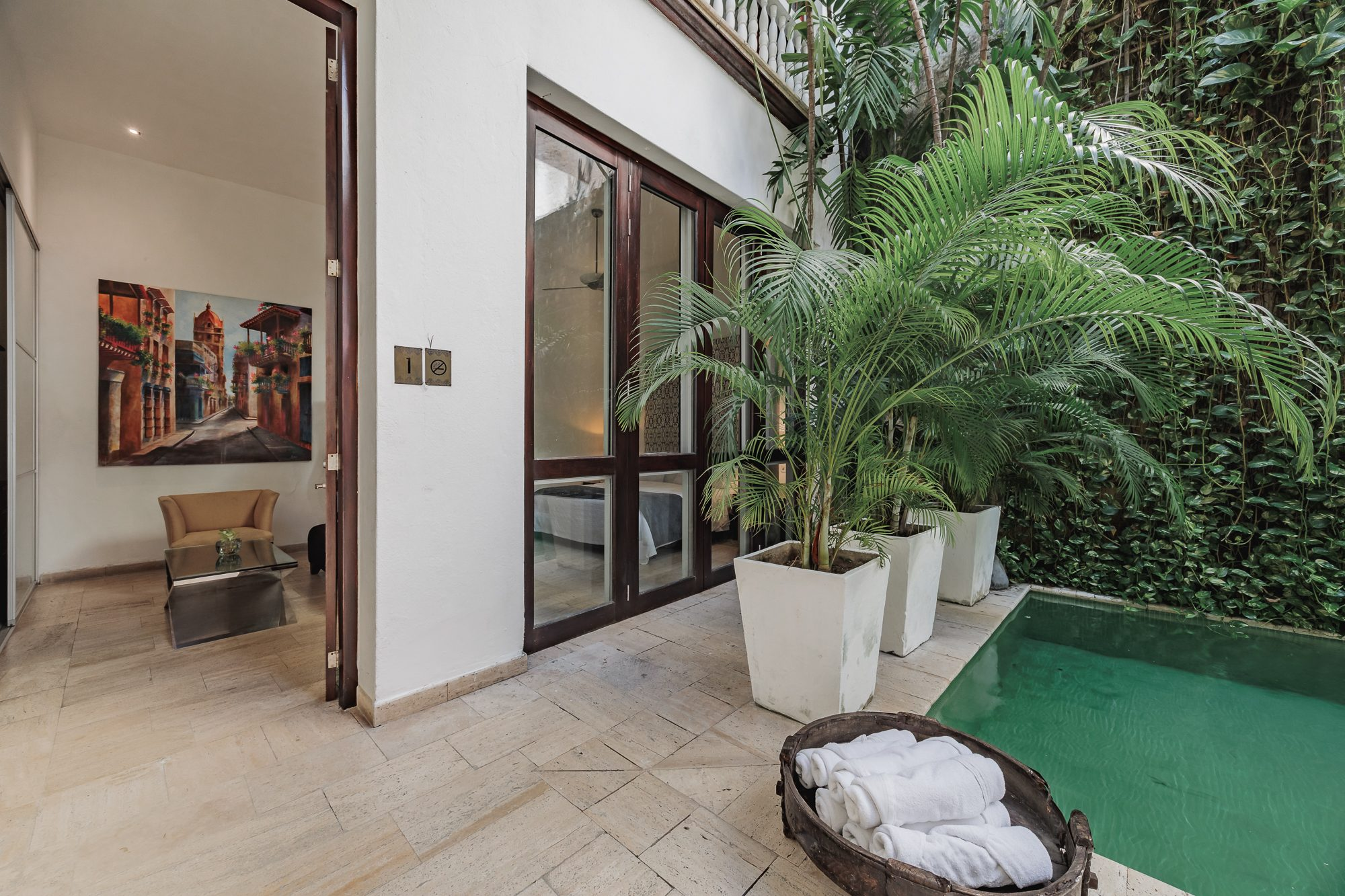 Walled City villa Cartagena — colonial mansion, patio pool and suites