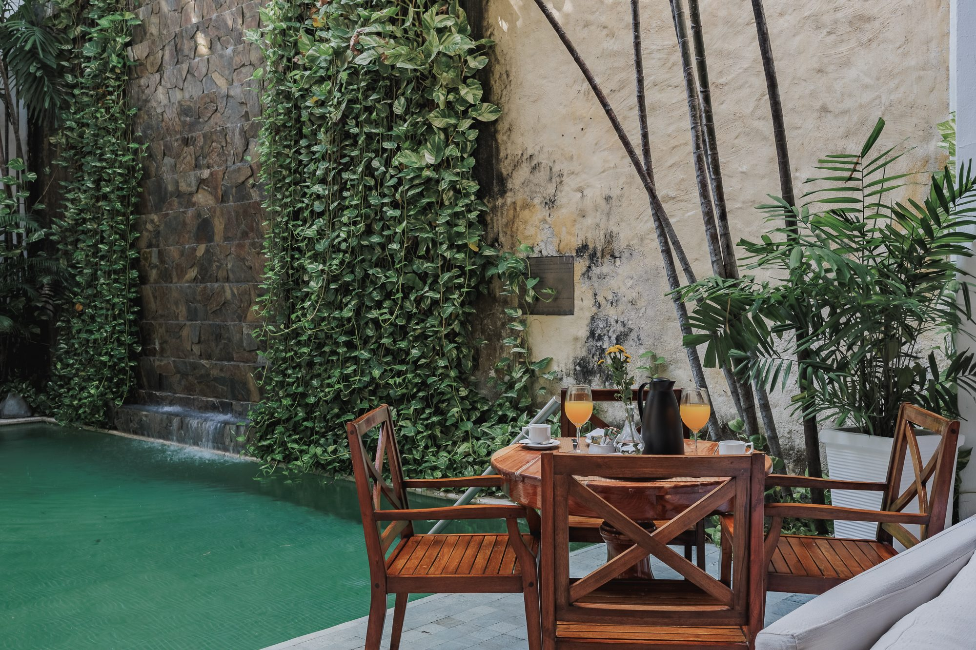 Walled City villa Cartagena — colonial mansion, patio pool and suites