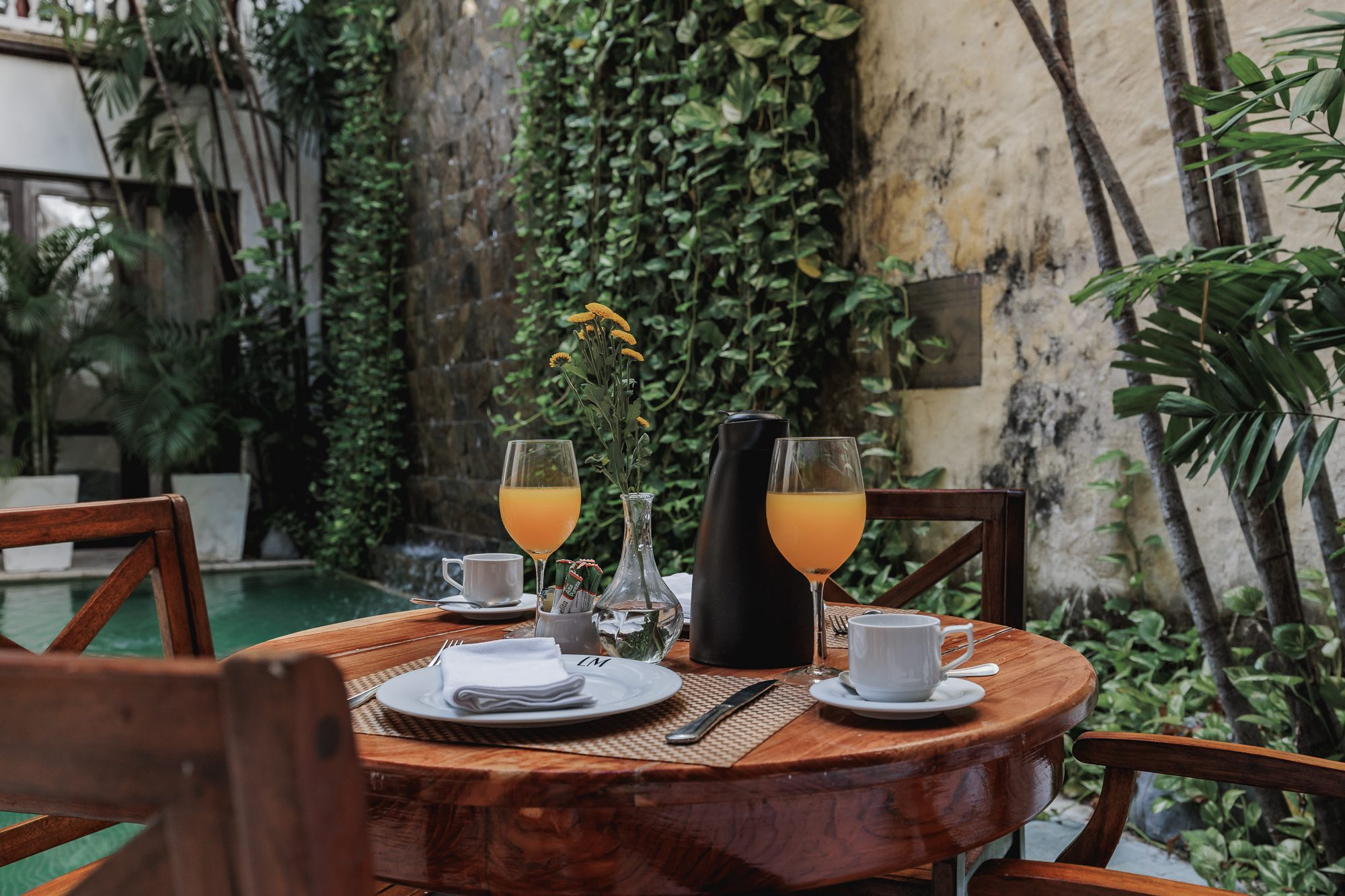 Walled City villa Cartagena — colonial mansion, patio pool and suites