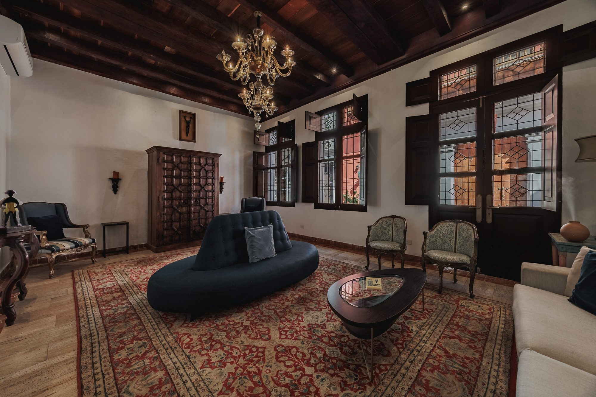 Walled City villa Cartagena — colonial mansion, patio pool and suites