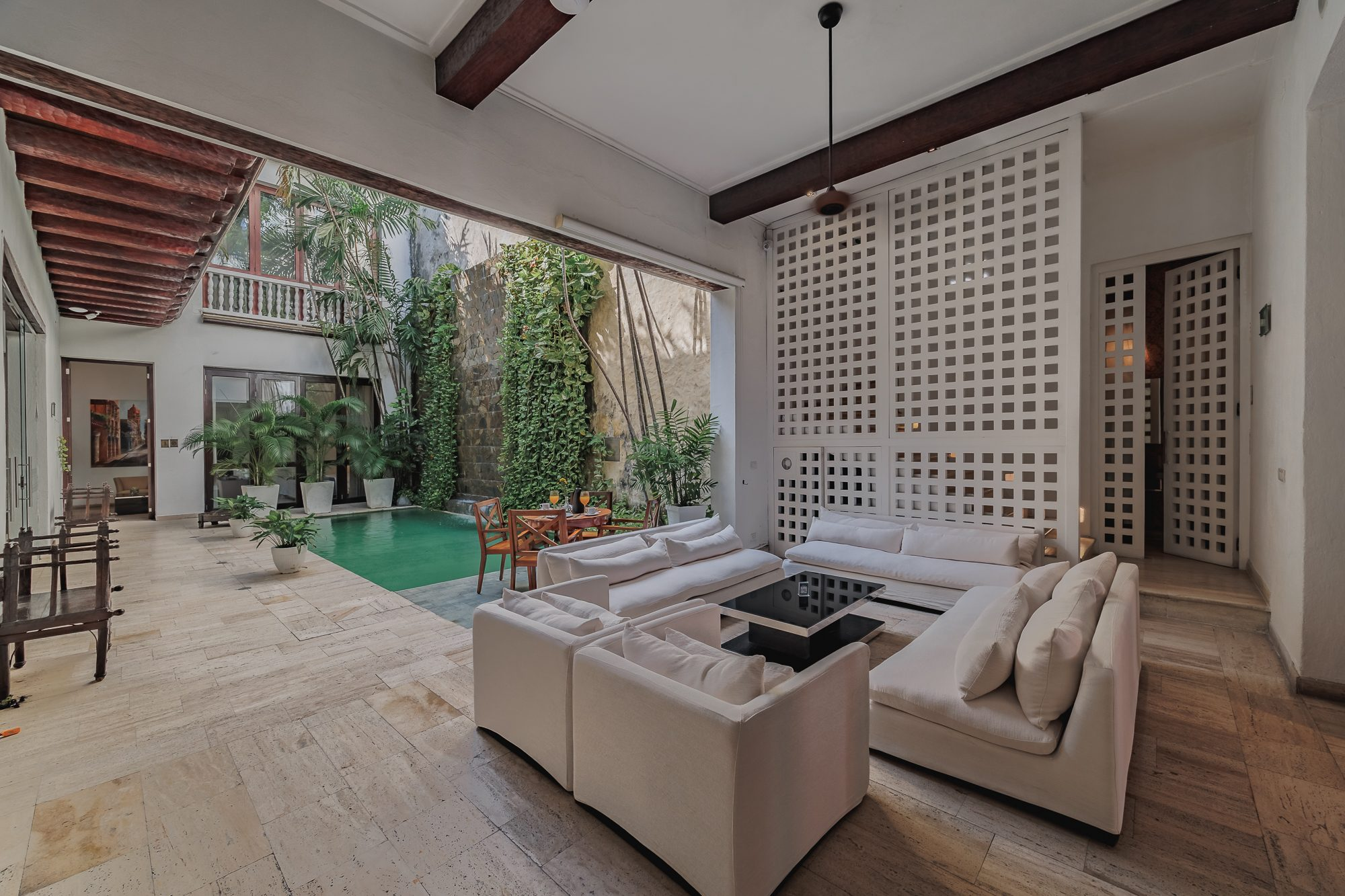 Walled City villa Cartagena — colonial mansion, patio pool and suites