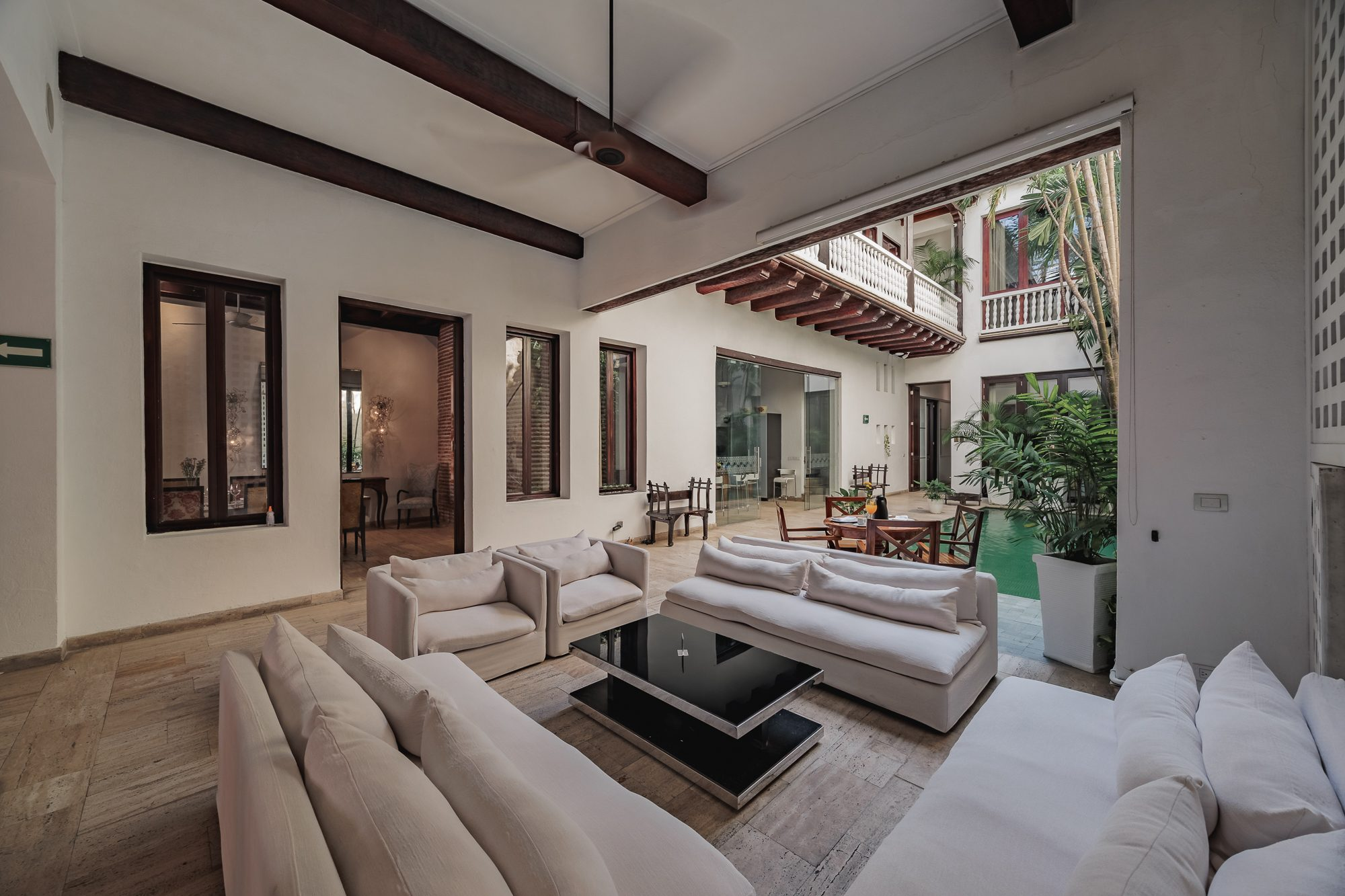 Walled City villa Cartagena — colonial mansion, patio pool and suites
