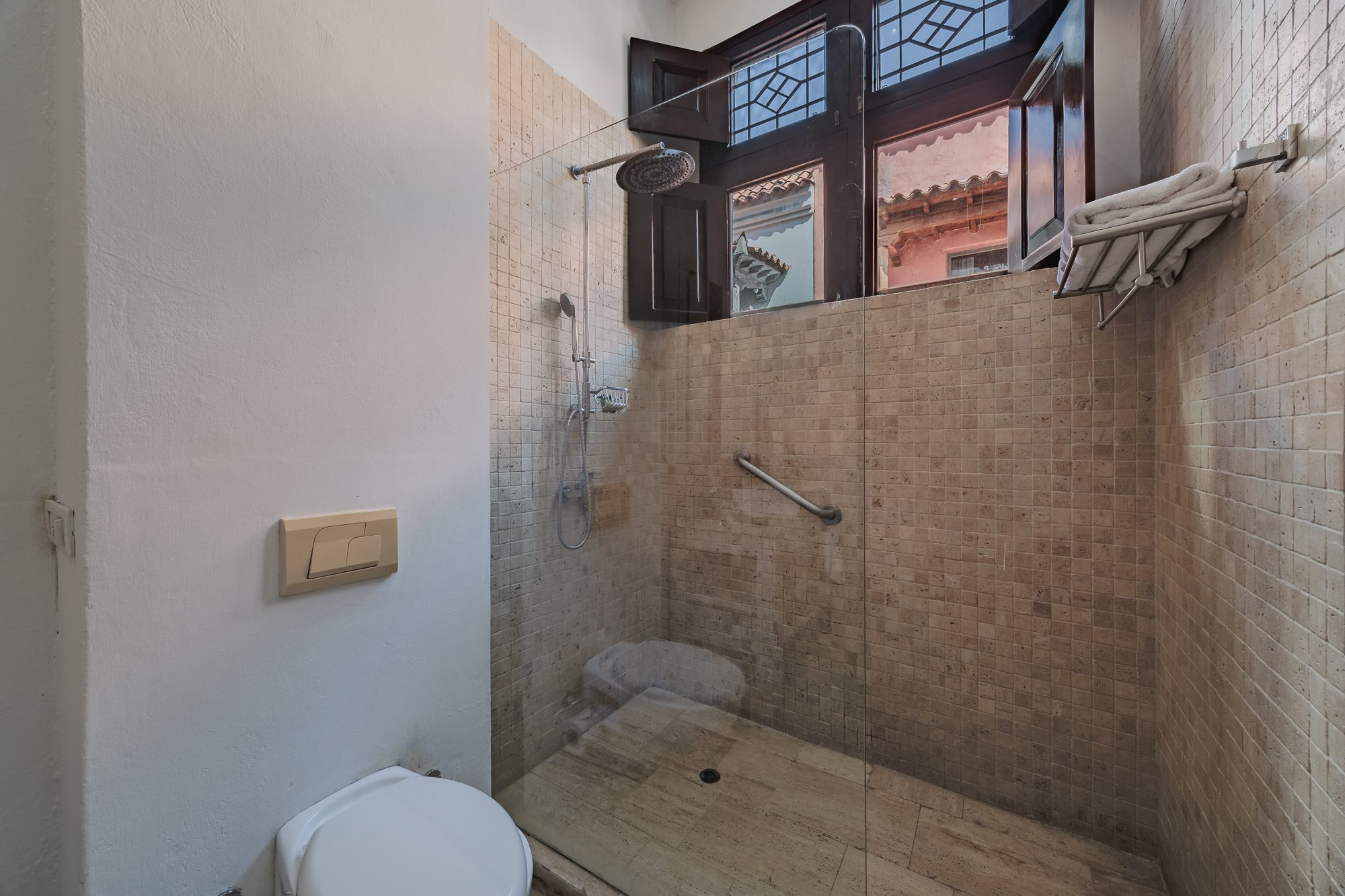 Walled City villa Cartagena — colonial mansion, patio pool and suites