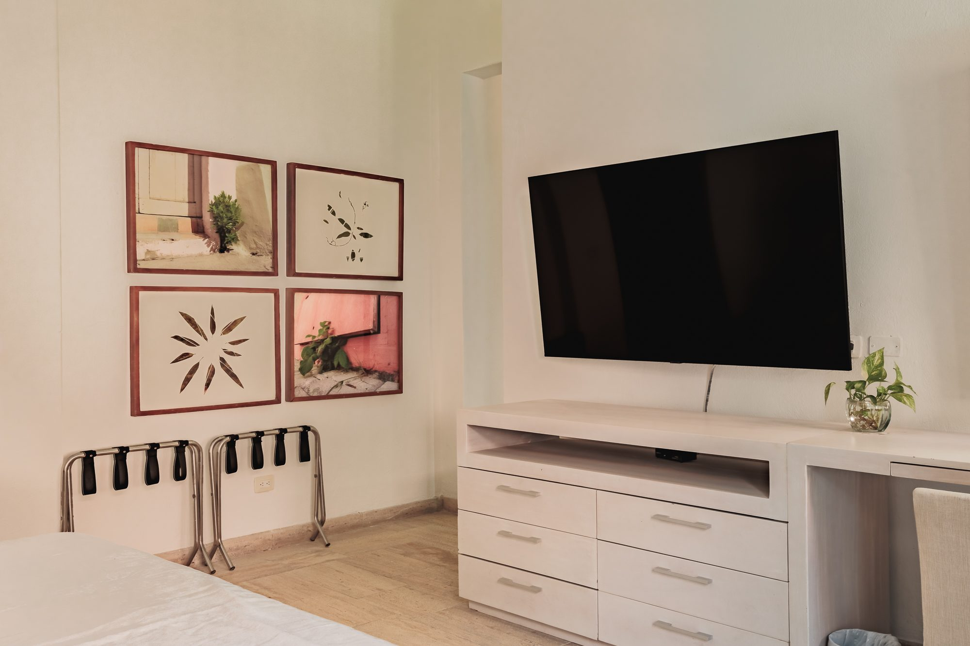 Walled City villa Cartagena — colonial mansion, patio pool and suites