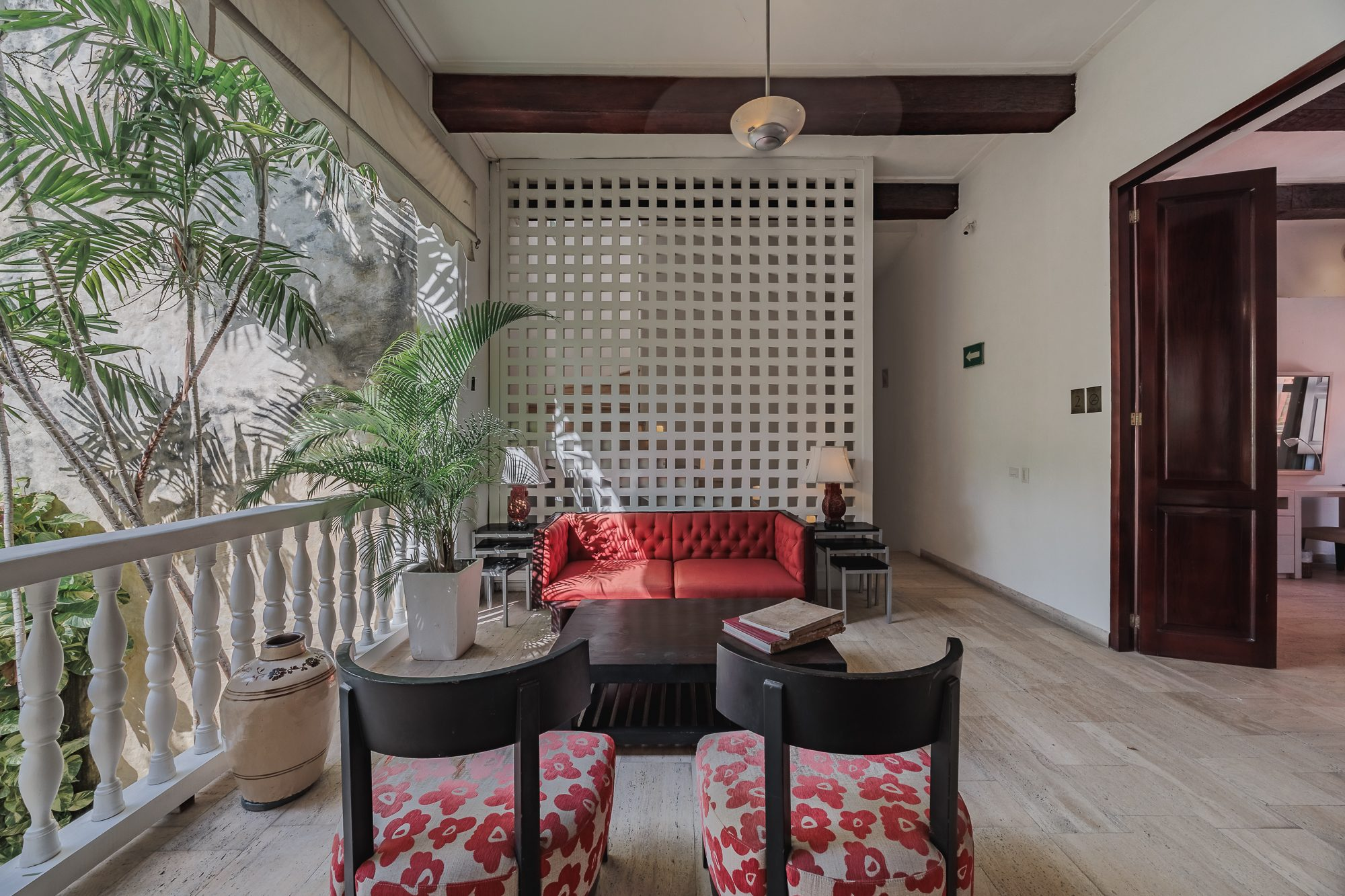 Walled City villa Cartagena — colonial mansion, patio pool and suites