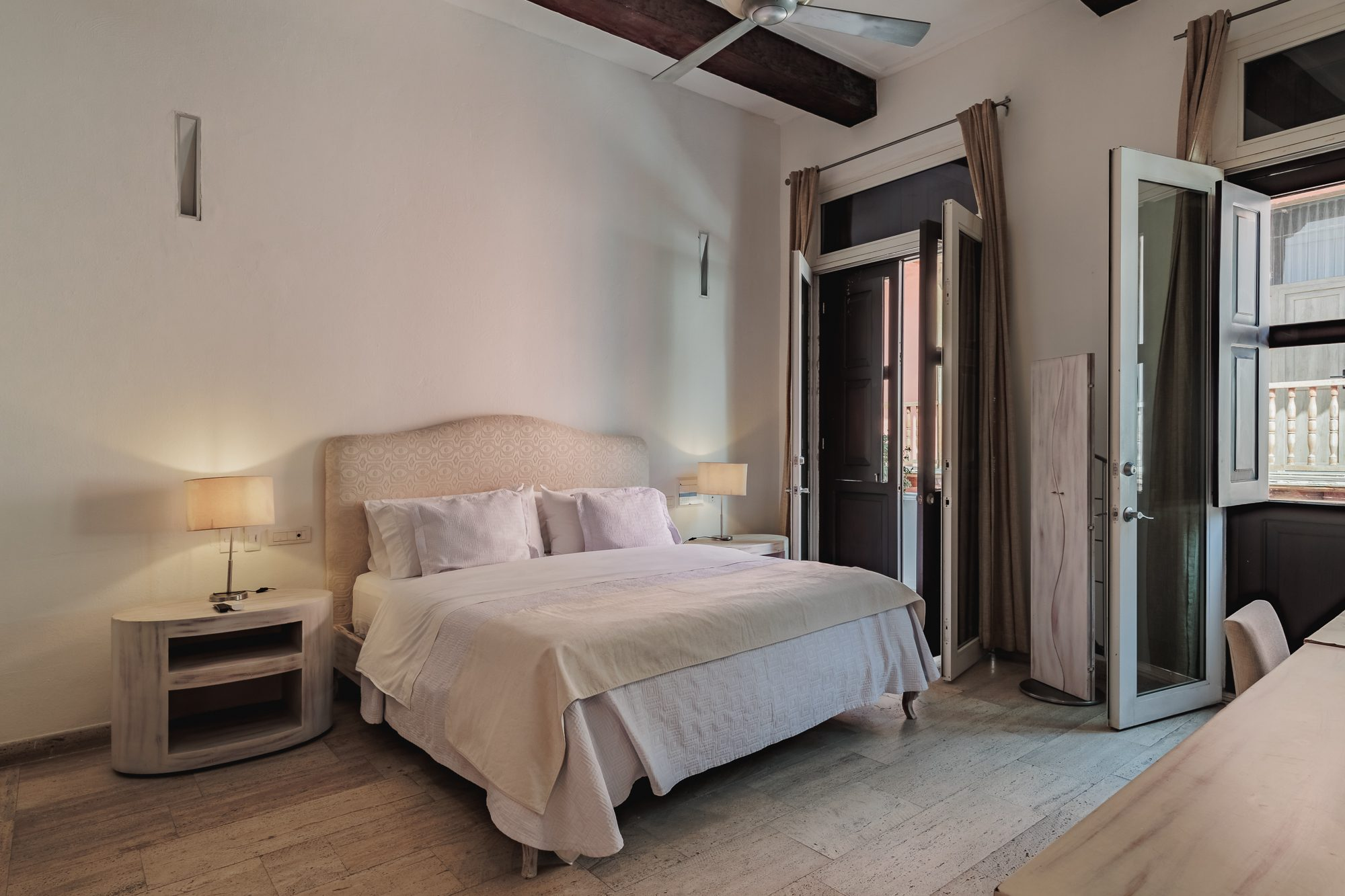 Walled City villa Cartagena — colonial mansion, patio pool and suites