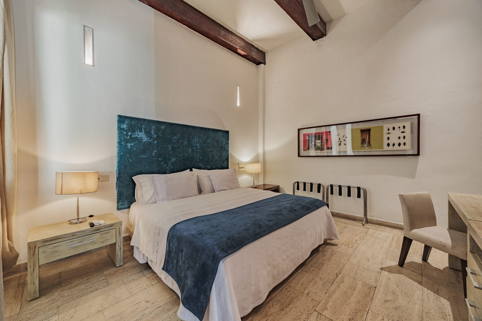 Walled City villa Cartagena — colonial mansion, patio pool and suites