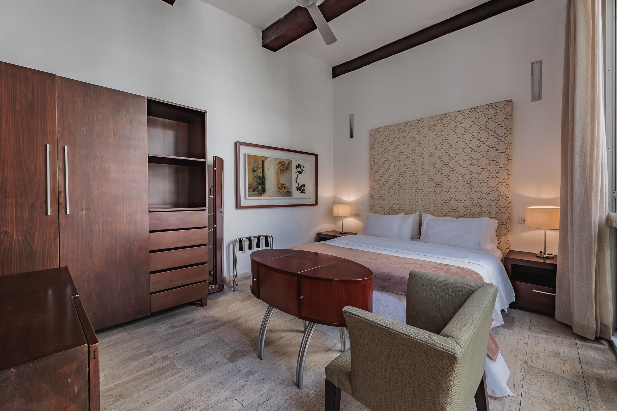 Walled City villa Cartagena — colonial mansion, patio pool and suites