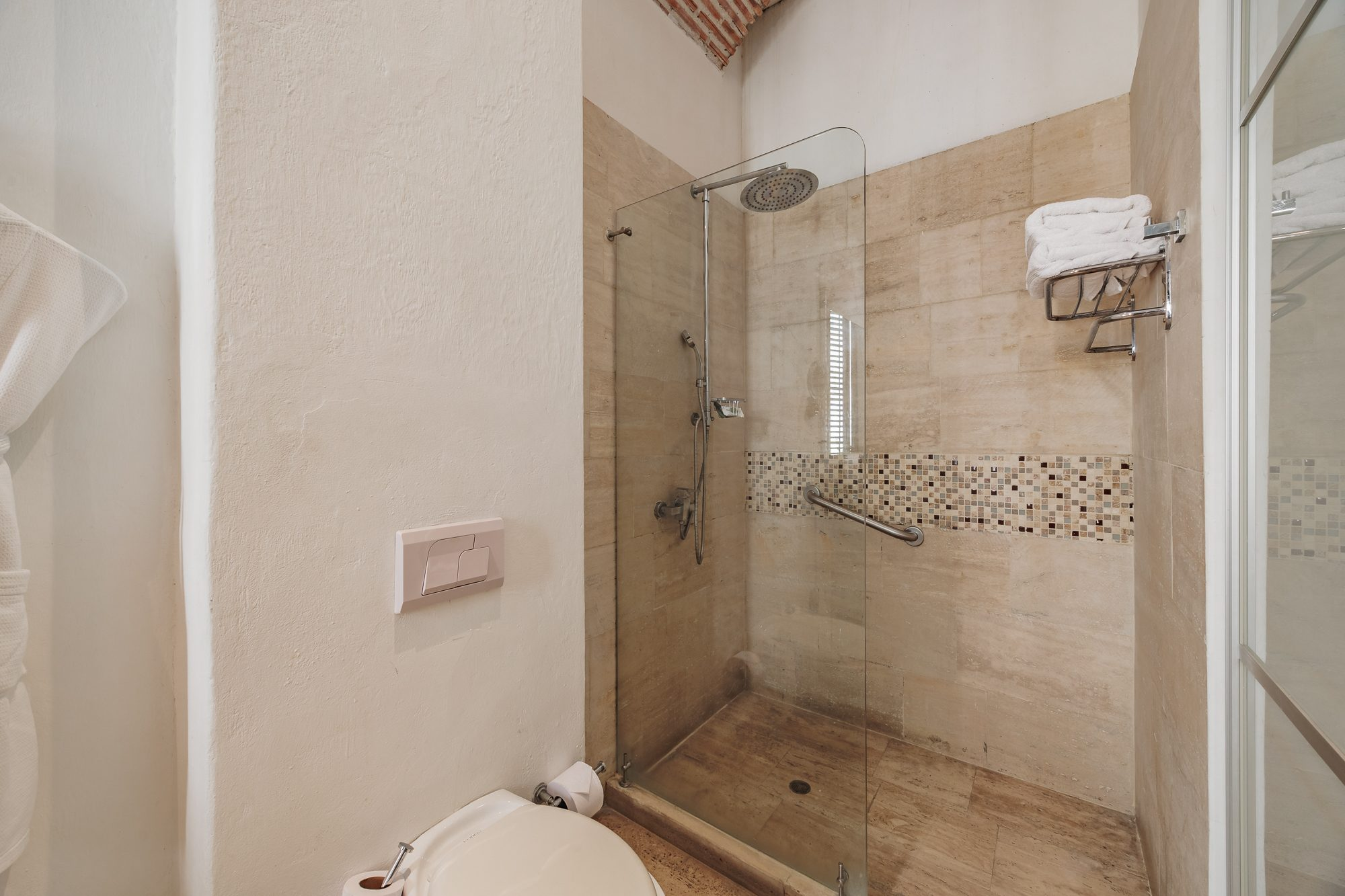 Walled City villa Cartagena — colonial mansion, patio pool and suites