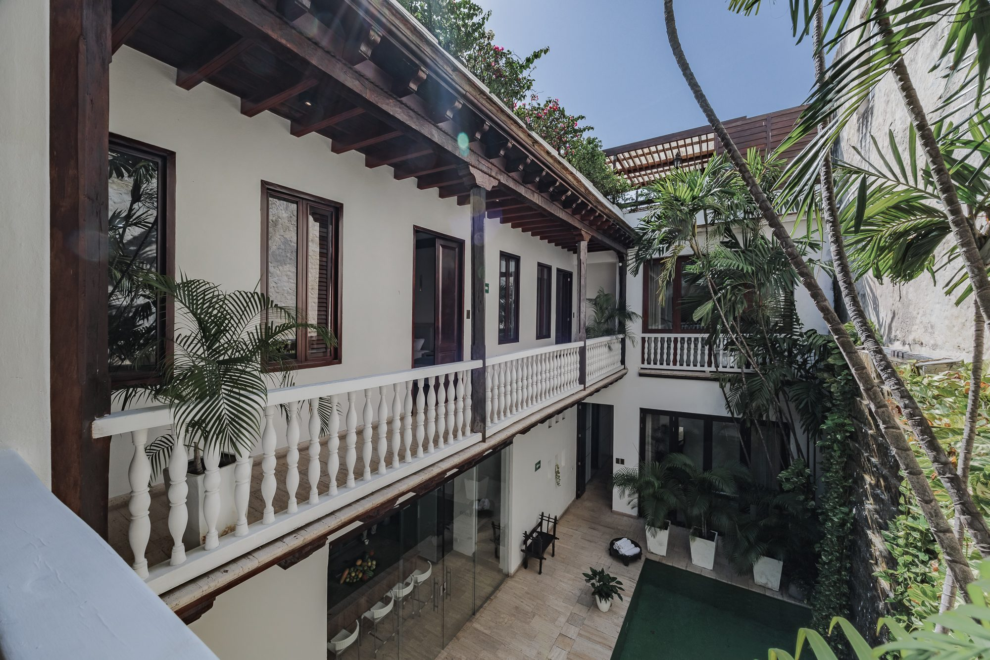 Walled City villa Cartagena — colonial mansion, patio pool and suites