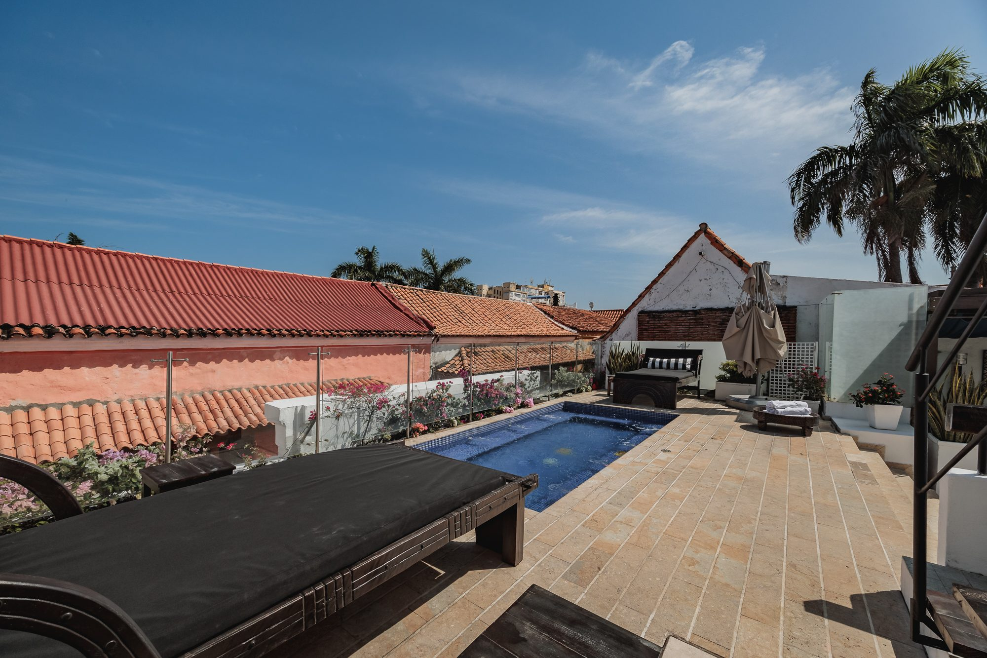Walled City villa Cartagena — colonial mansion, patio pool and suites