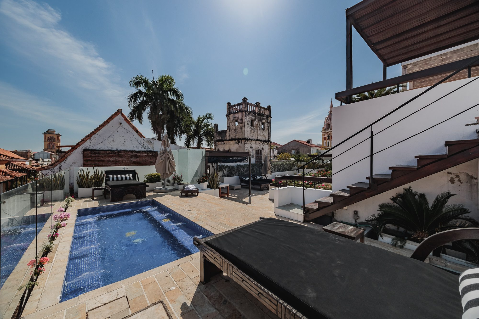 Walled City villa Cartagena — colonial mansion, patio pool and suites