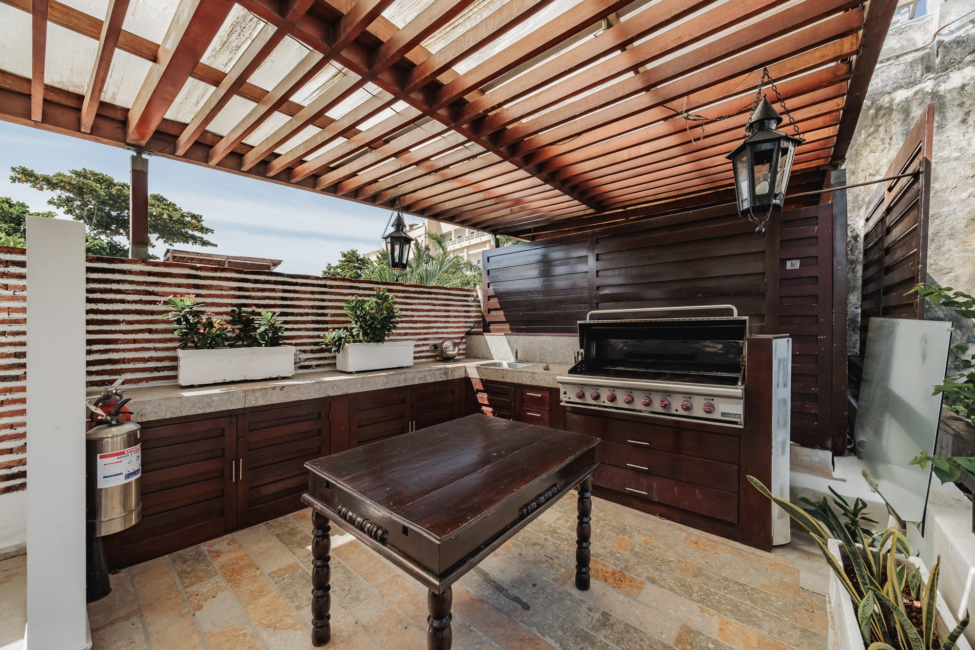 Walled City villa Cartagena — colonial mansion, patio pool and suites