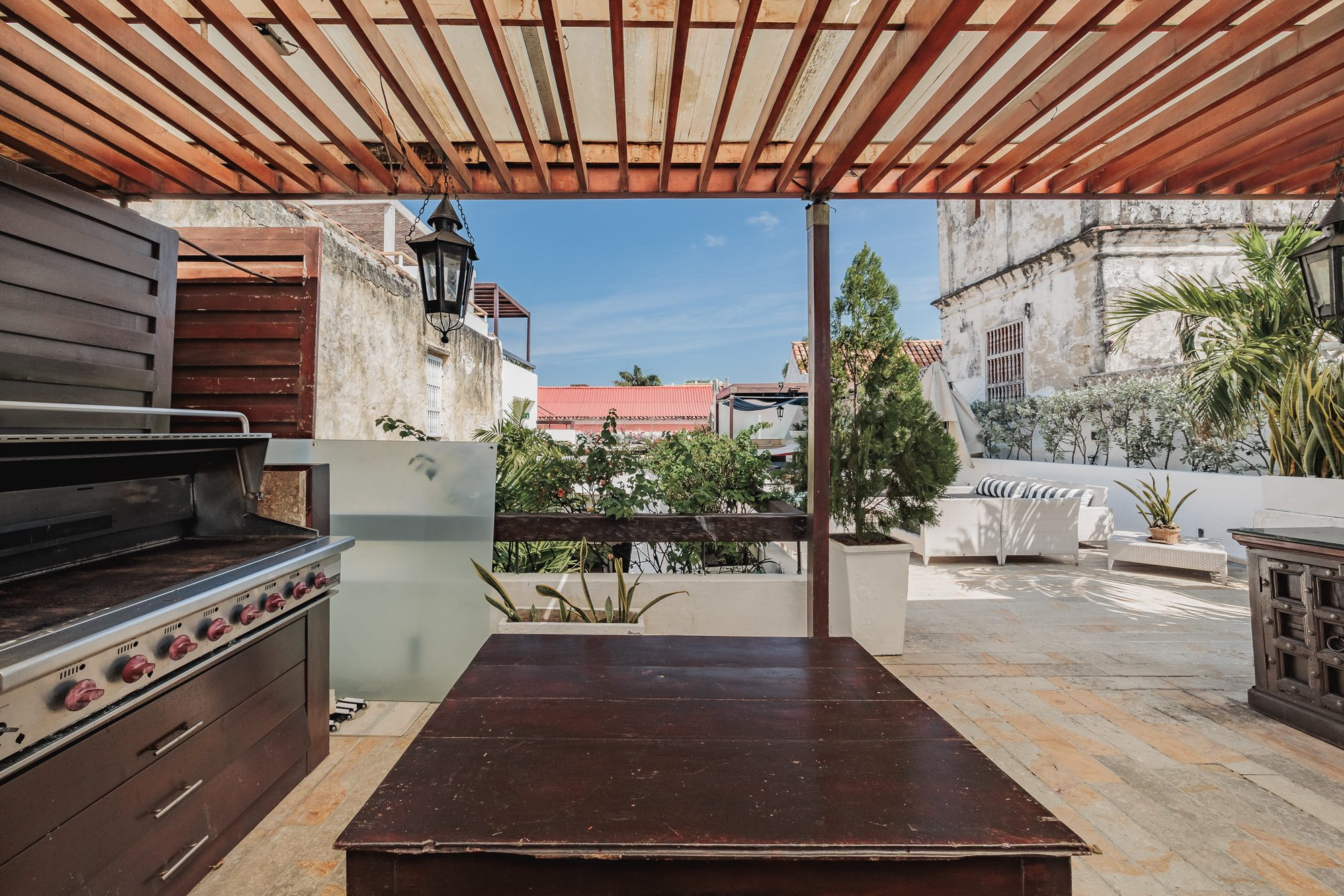Walled City villa Cartagena — colonial mansion, patio pool and suites