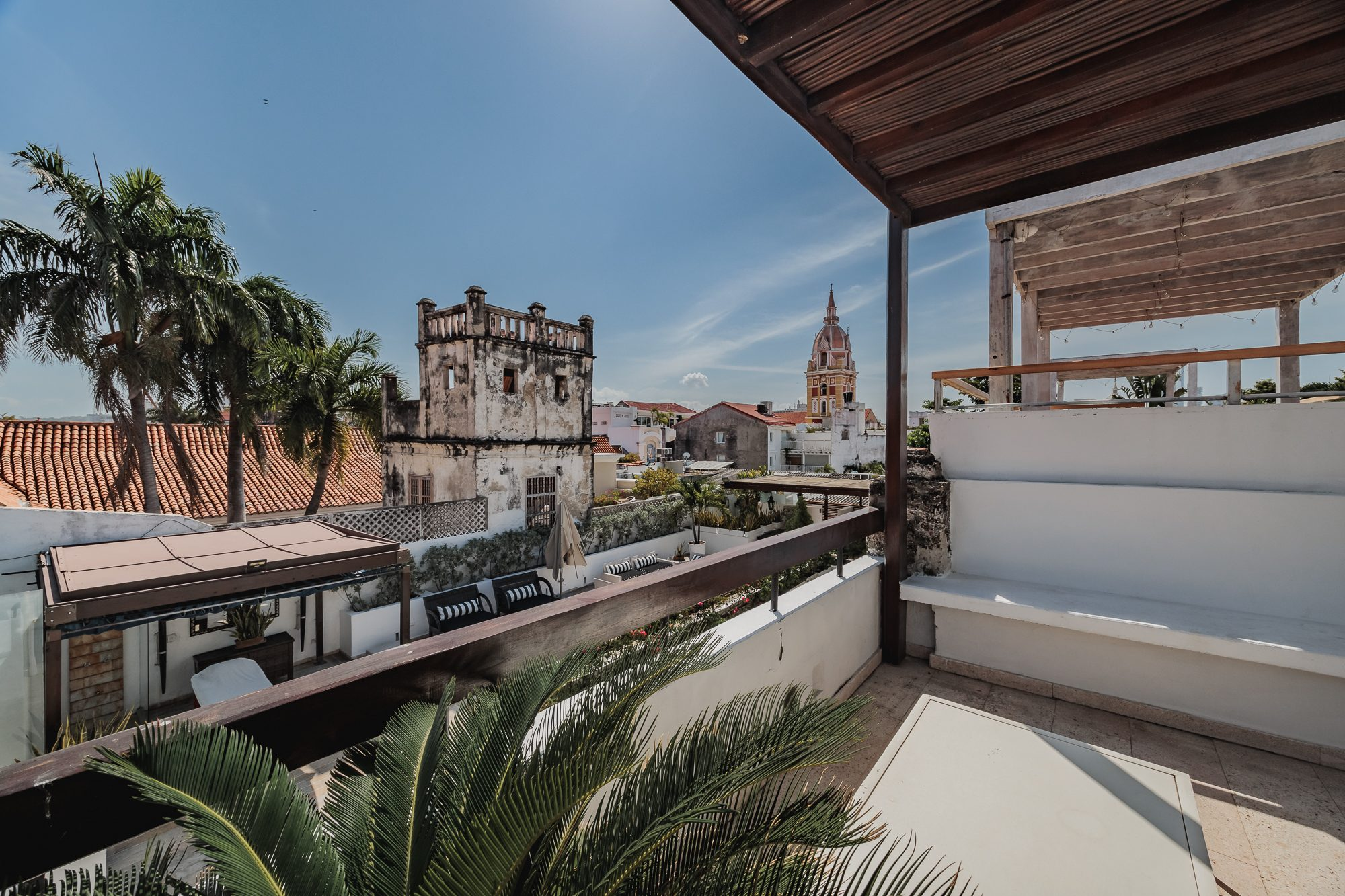 Walled City villa Cartagena — colonial mansion, patio pool and suites