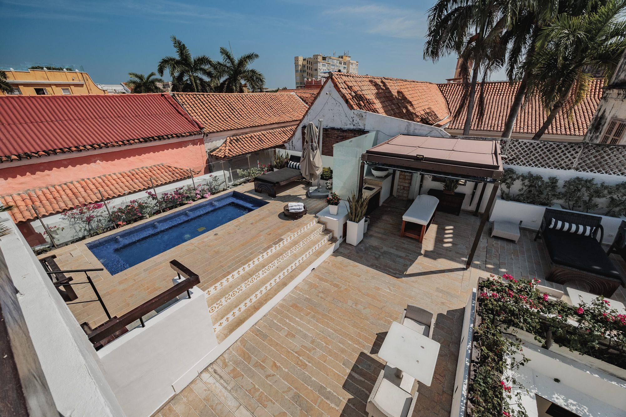 Walled City villa Cartagena — colonial mansion, patio pool and suites