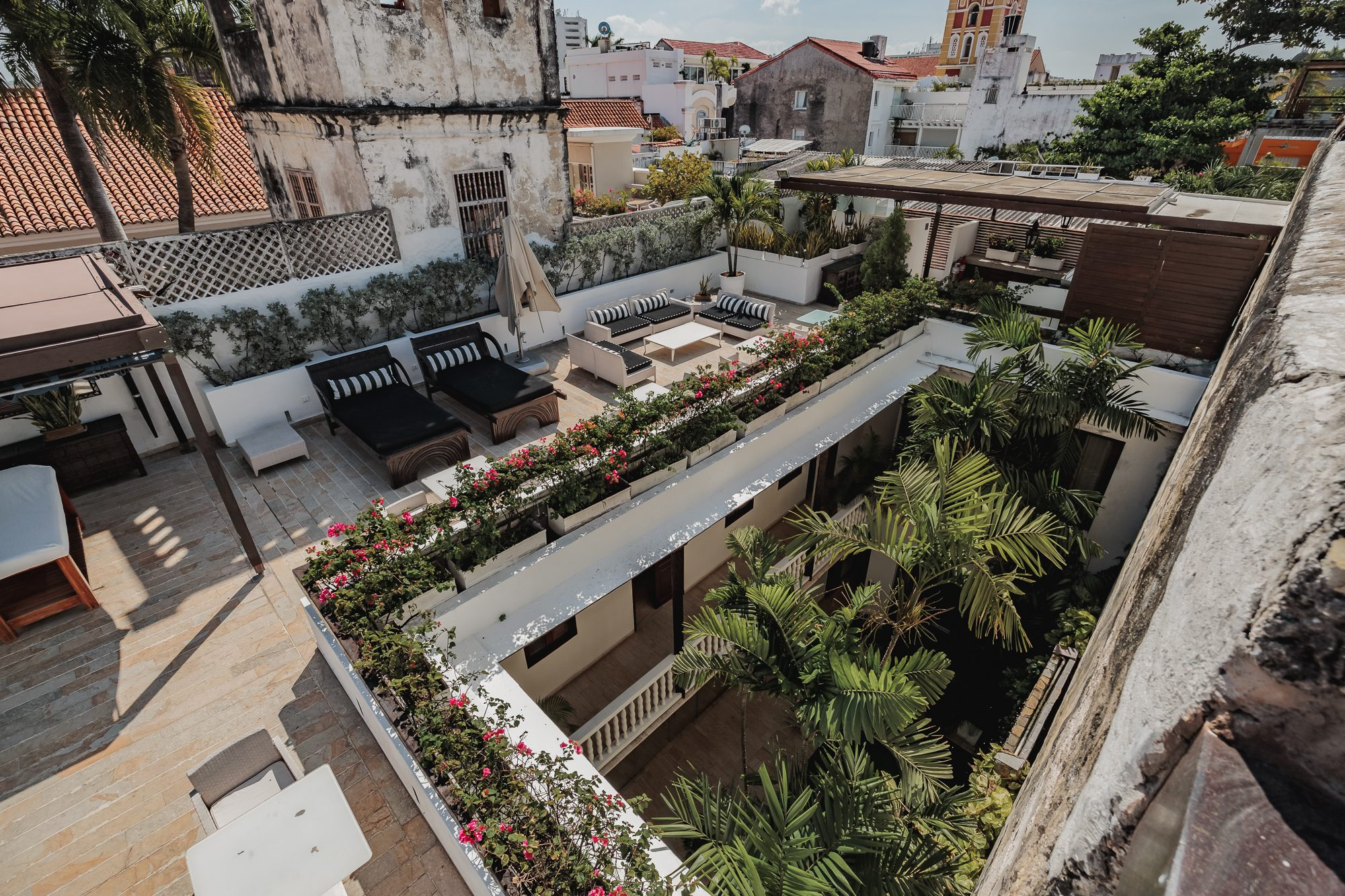 Walled City villa Cartagena — colonial mansion, patio pool and suites