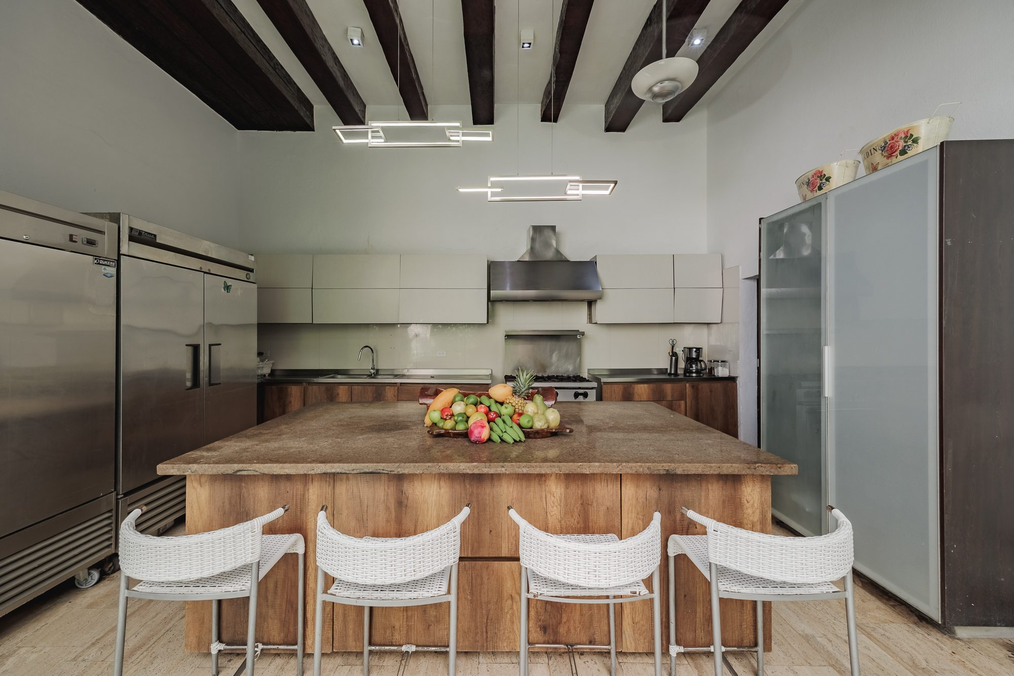 Walled City villa Cartagena — colonial mansion, patio pool and suites