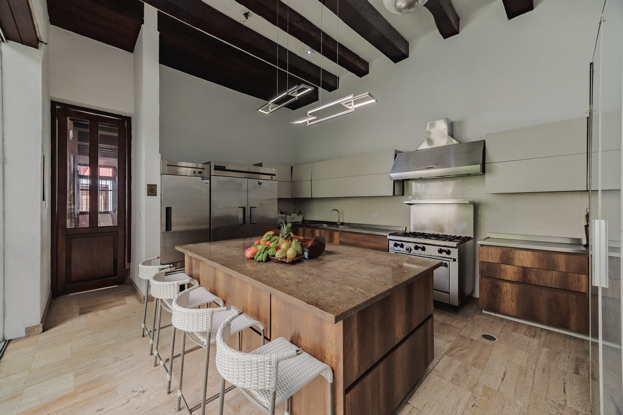 Walled City villa Cartagena — colonial mansion, patio pool and suites